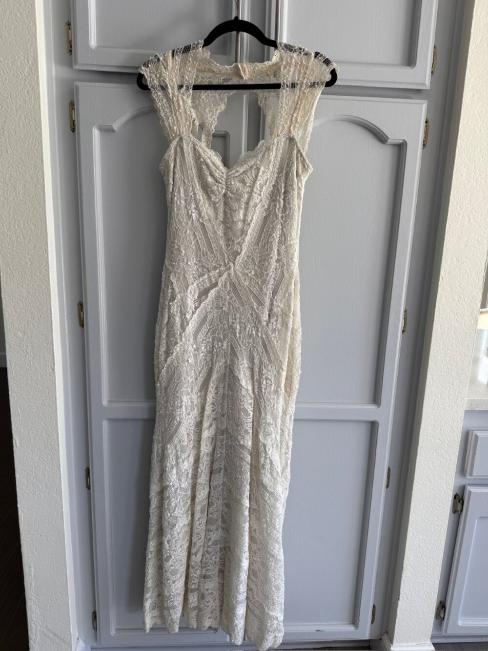 Nicole Miller Ivory Beaded Wedding Dress Size 12